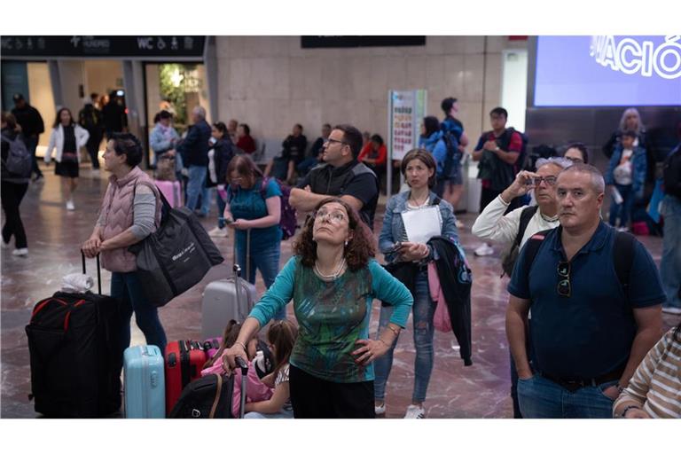 Von dem Stromausfall war die Infrastruktur Spaniens betroffen, wie hier der Bahnhof Sants in Barcelona.