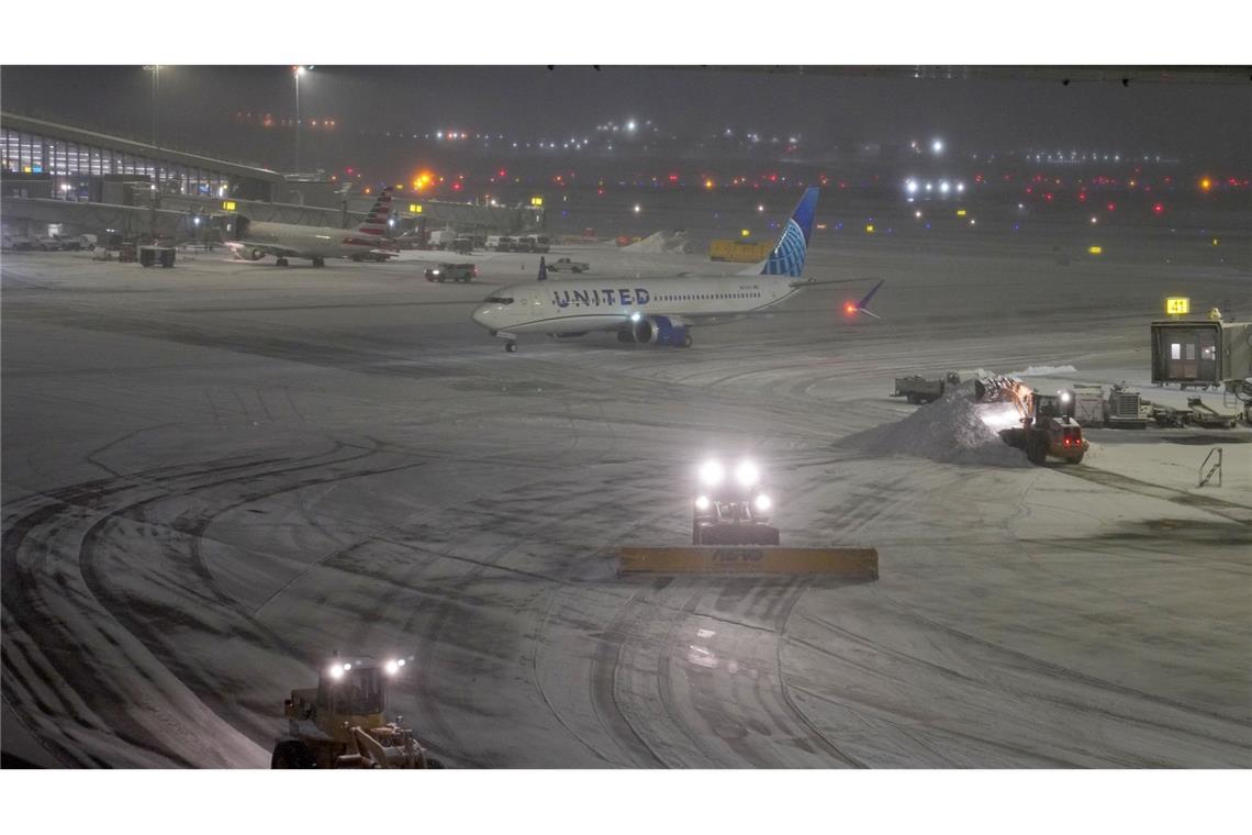 Von den Flugstreichungen am Freitag waren Flightaware zufolge besonders die drei Flughäfen des Großraums New York betroffen.