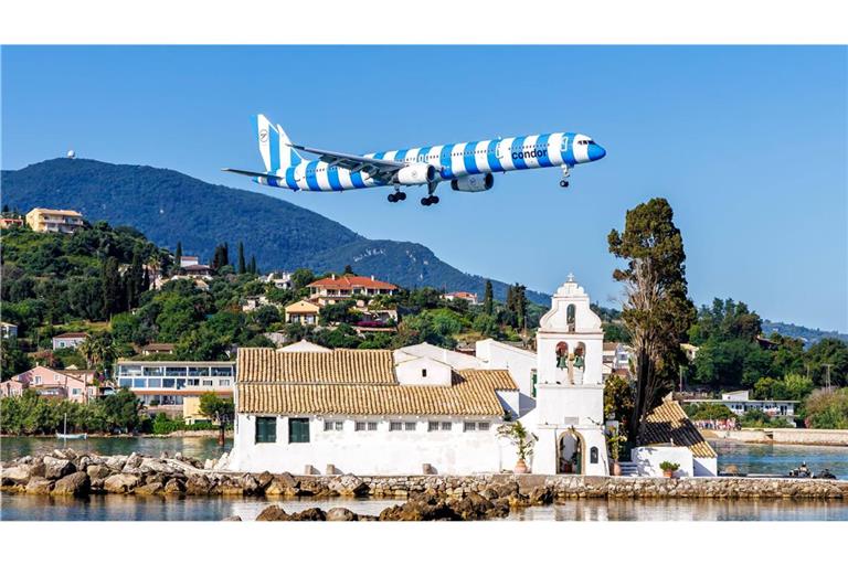 Von der griechischen Ferieninsel Korfu sollte es für die Fluggäste des Condor-Fliegers zurück nach Deutschland gehen, doch die Maschine musste in Italien notlanden. (Symbolbild)