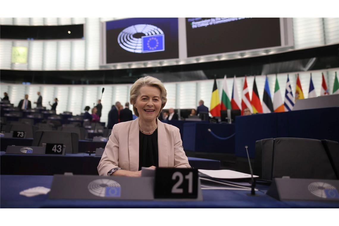 EU-Parlament gibt grünes Licht für von der Leyens Kommission Von der Leyen hat gut lachen: Ihre Kommission wurde bestätigt.