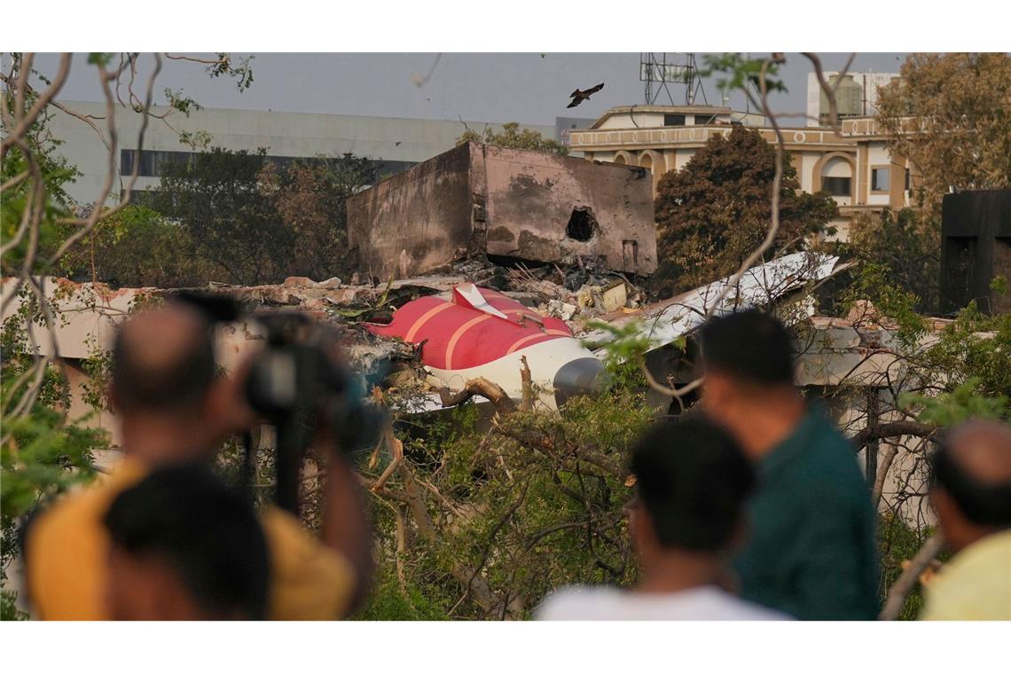 Air India zahlt nach Flugzeugabsturz an Opferfamilien Von der Regierung wurden bisher keine offiziellen Totenzahlen genannt.