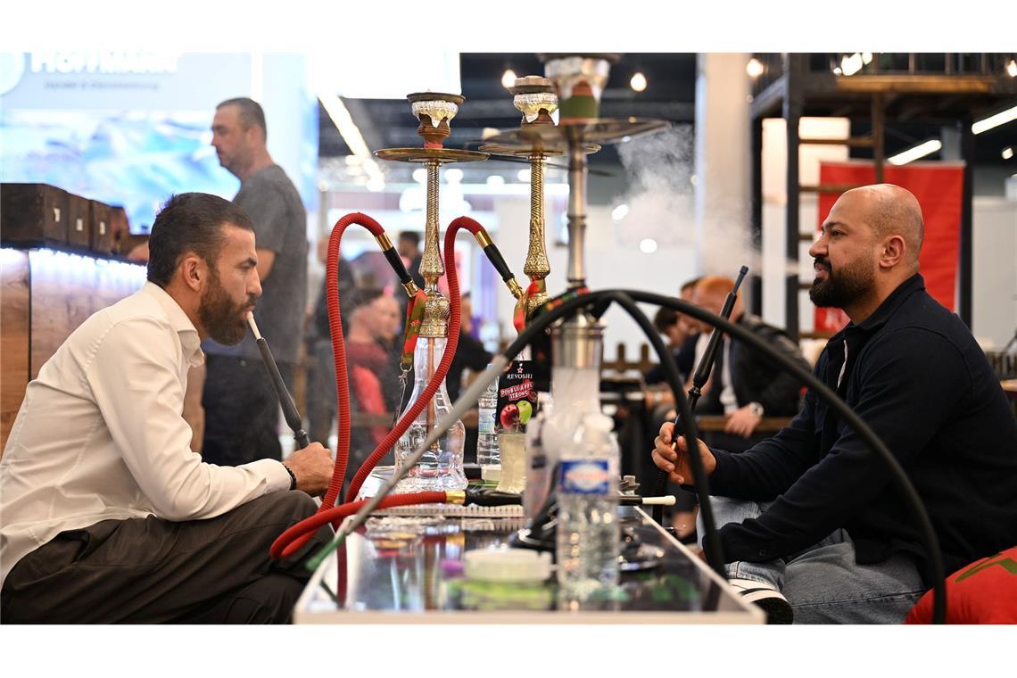 Trotz Aufwärtstrends: Shisha-Branche ist in Sorge Von Juli 2024 bis Juni 2025 wurden durch den Verkauf von Wasserpfeifentabak Steuern in Höhe von 75,8 Millionen Euro eingenommen. (Archivbild)