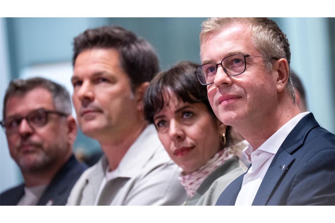 Von links nach rechts: Werner Graf (Grüne), Steffen Krach (SPD), Elif Eralp (Linke), Stefan Evers (CDU).