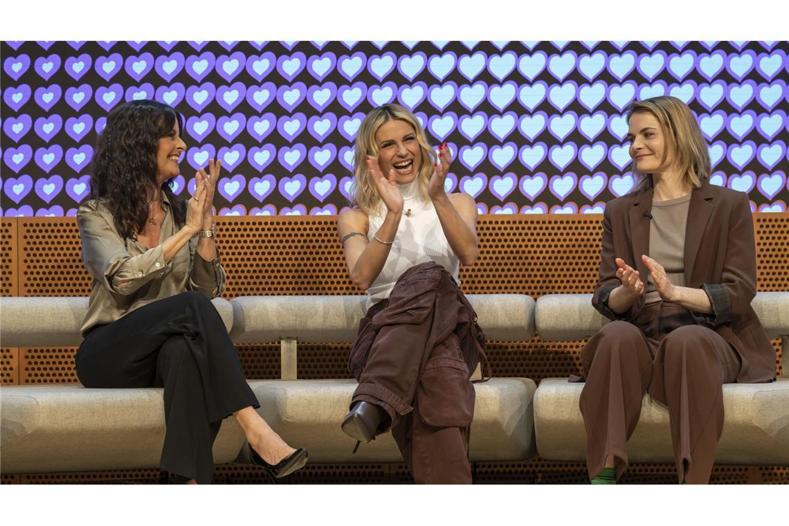 Gleich drei Moderatorinnen beim ESC-Finale in Basel Von links: Sandra Studer, Michelle Hunziker und Hazel Brugger werden als Hosts des Eurovision Song Contests 2025 vorgestellt.