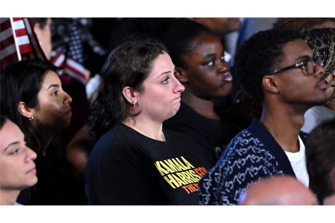 „Das Ganze ergibt einfach keinen Sinn“ Von Unglauben bis Verzweiflung: Harris-Unterstützer auf der offiziellen Wahlparty der Demokraten auf dem Campus der Howard University in Washington D.C.