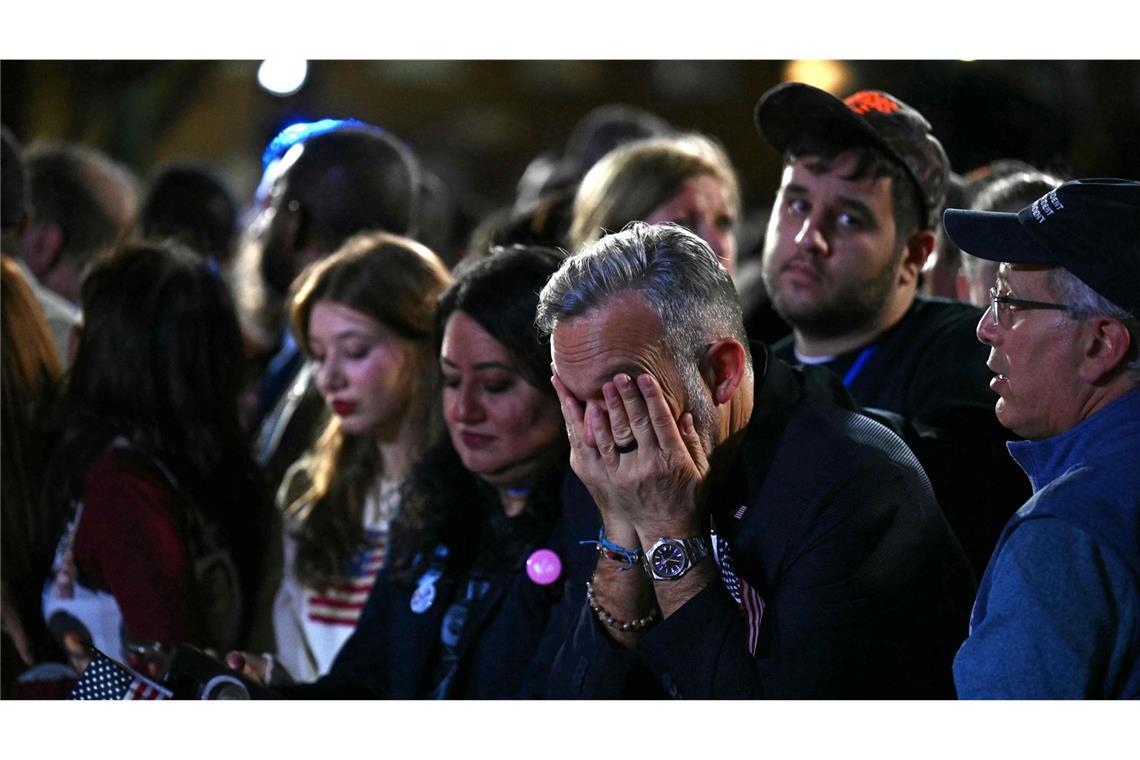 „Das Ganze ergibt einfach keinen Sinn“ Von Unglauben bis Verzweiflung: Harris-Unterstützer auf der offiziellen Wahlparty der Demokraten auf dem Campus der Howard University in Washington D.C.