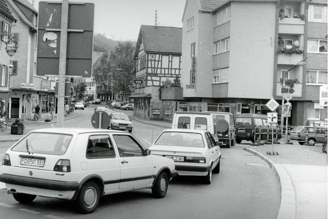 Vor 50 Jahren verlief der Durchgangsverkehr noch direkt durch die Altstadt und nicht über die Innenstadttangente (Theodor-Heuss-Straße), die zur Entlastung ausgebaut wurde. Foto: Stadtverwaltung Murrhardt