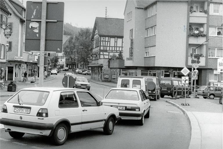 Vor 50 Jahren verlief der Durchgangsverkehr noch direkt durch die Altstadt und nicht über die Innenstadttangente (Theodor-Heuss-Straße), die zur Entlastung ausgebaut wurde. Foto: Stadtverwaltung Murrhardt