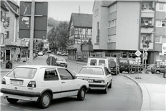Vor 50 Jahren verlief der Durchgangsverkehr noch direkt durch die Altstadt und nicht über die Innenstadttangente (Theodor-Heuss-Straße), die zur Entlastung ausgebaut wurde. Foto: Stadtverwaltung Murrhardt