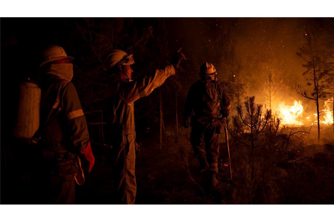 Bereits vier Tote bei Waldbränden in Portugal Vor allem das Ende der rund zweiwöchigen Hitzewelle in Spanien mit Höchsttemperaturen von mehr als 40 Grad kam den Brandbekämpfern zugute.