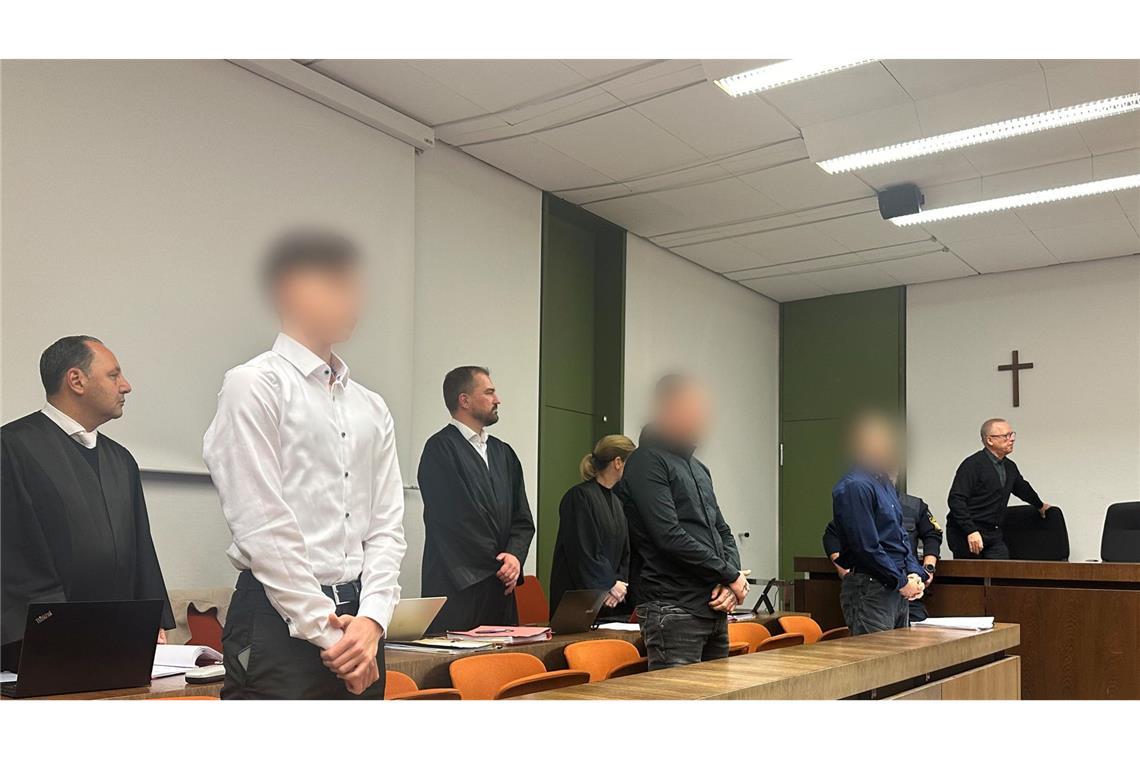 Mehrjährige Haftstrafen wegen Quälerei Vor dem Landgericht München I stehen drei junge Männer in der Anklagebank. (Archivbild)