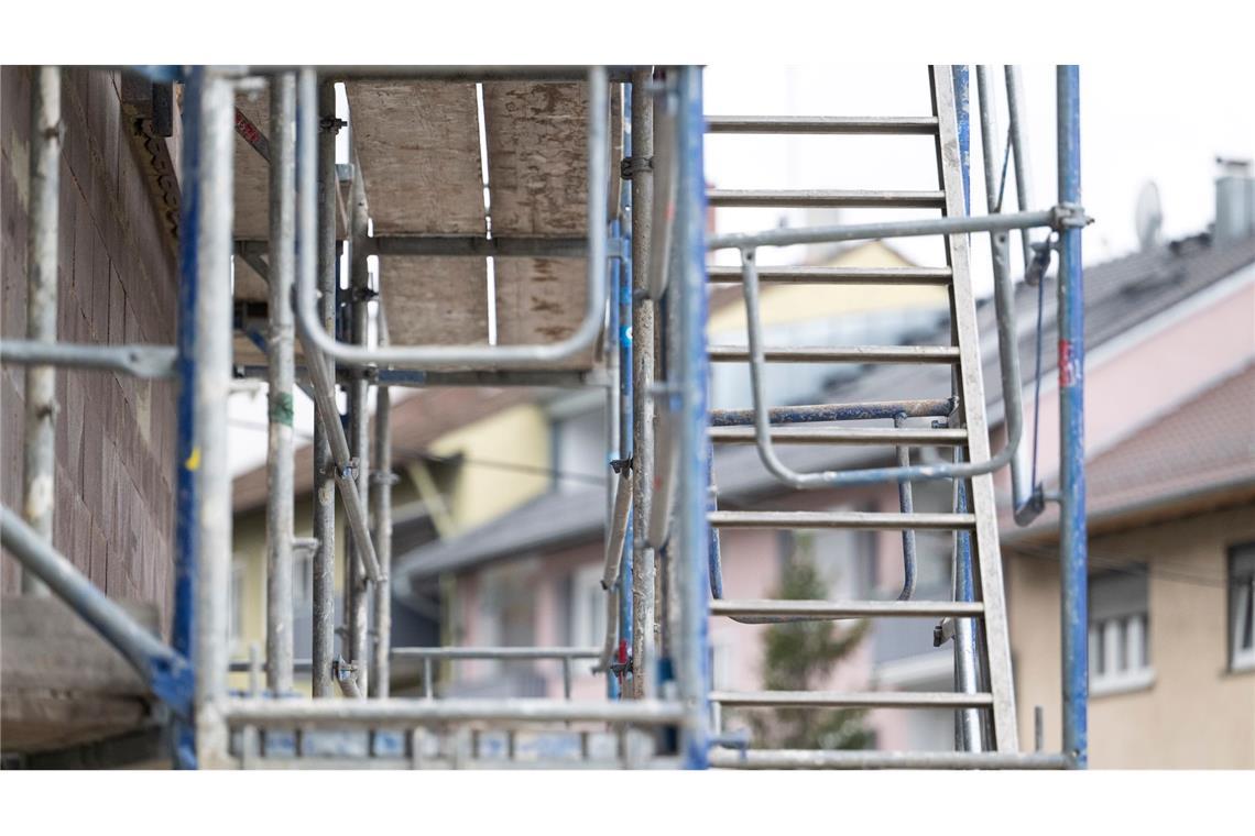 Weniger neue Wohnungen genehmigt Vor dem Neubau steht die Genehmigung. (Symbolbild)