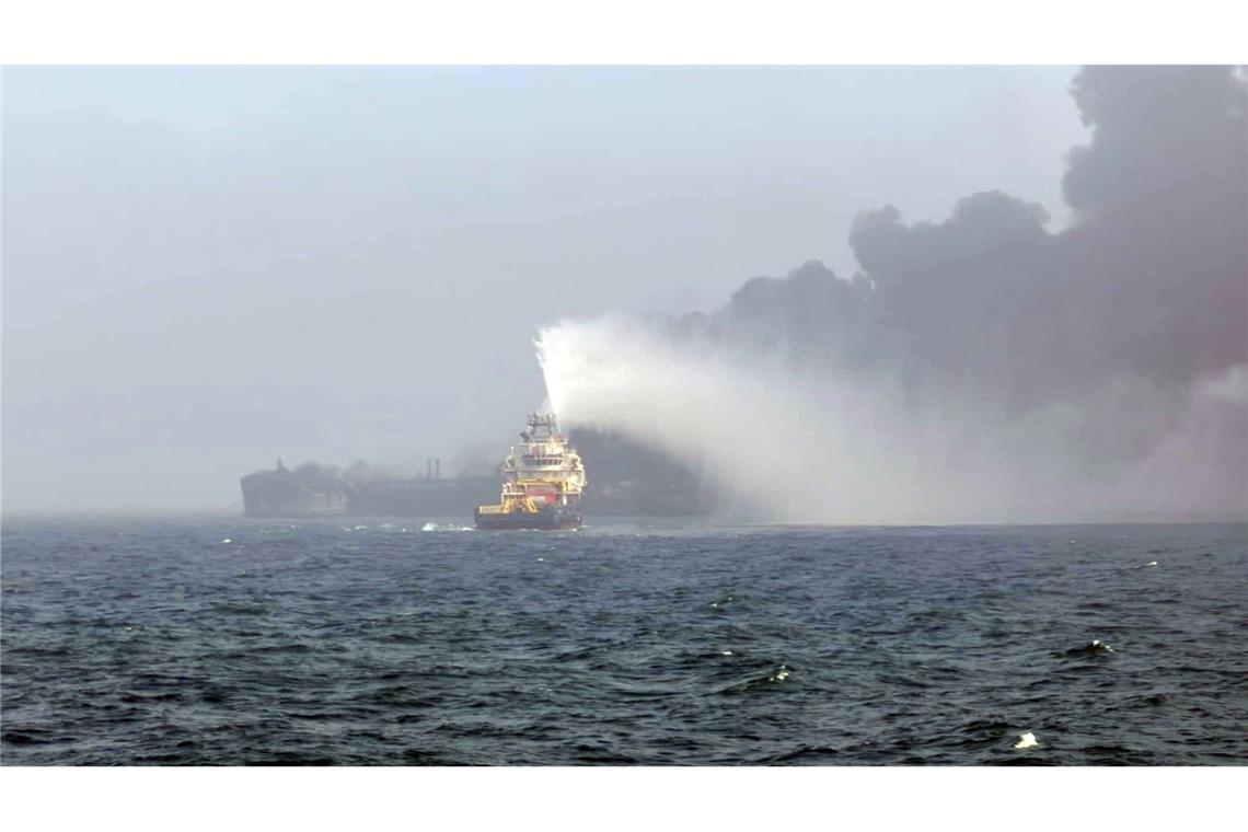 "Feuerball": Tanker vor britischer Küste in Brand Vor der britischen Küste sind ein Öltanker und ein Frachtschiff zusammengestoßen.