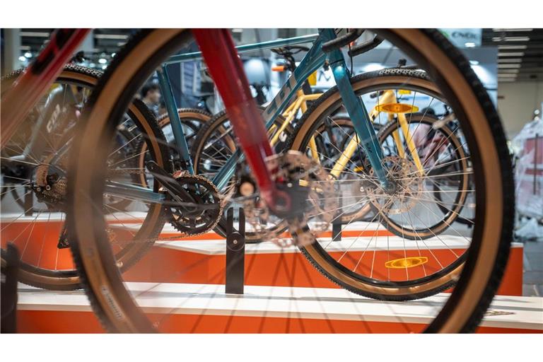 Vor der Fahrradmesse Eurobike in Frankfurt Ende Juni hofft die Branche auf Rückenwind. (Archivbild)