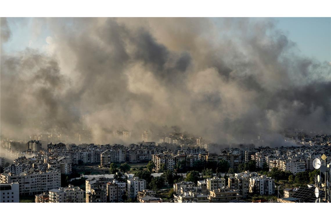 Schwere Angriffe vor erwarteter Waffenruhe im Libanon Vor der für den Abend erwarteten Waffenruhe flog Israel noch schwere Angriffe auf den Libanon.