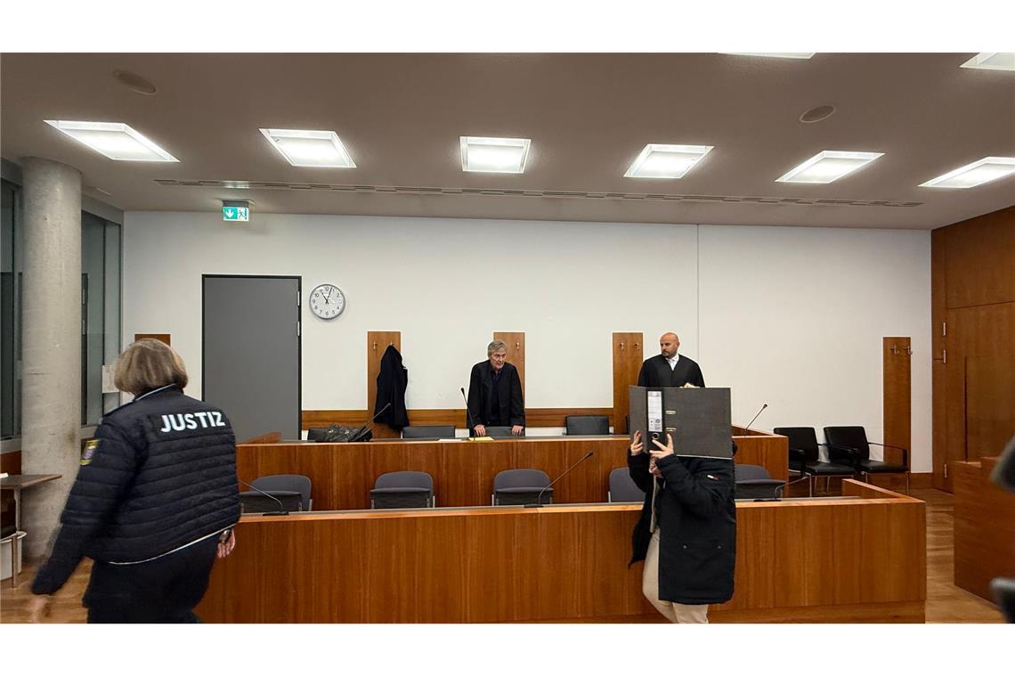 Vor drei Jahren hatte das Landgericht die heute 54-Jährige unter anderem wegen dreifachen Mordes und versuchten Mordes in zehn Fällen zu einer lebenslangen Freiheitsstrafe mit Feststellung der besonderen Schwere der Schuld verurteilt.
