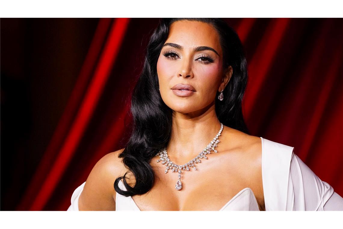 Kim Kardashian sagt zu Überfall in Paris vor Gericht aus Vor Gericht in Paris wird Kim Kardashian den Männern gegenüberstehen, die nach Überzeugung der Anklage für den Überfall auf sie in einem Pariser Hotel 2016 verantwortlich sind. (Archivbild)