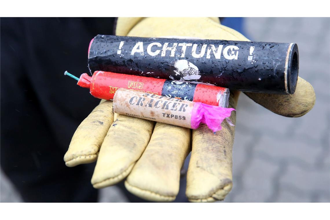 Vor illegalem Feuerwerk wird gewarnt, die Verletzungsgefahr ist groß. (Archivbild)