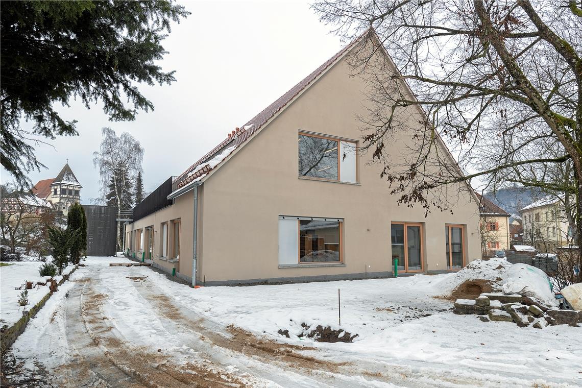Kritik an spätem Zuschussantrag Vor knapp einem Jahr hieß es Endspurt beim Kindergartenneubau. Später schlossen sich noch die Außenanlagen an, die nicht wie ursprünglich gedacht in Eigenregie laufen konnten. Archivfoto: Jörg Fiedler