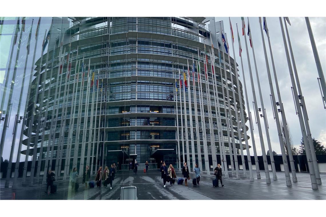 Behörden werfen Huawei Bestechung im EU-Parlament vor Vor rund zwei Jahren erschütterten Ermittlungen zu Korruption, Geldwäsche und versuchter Einflussnahme eines Golfstaats das Europaparlament.