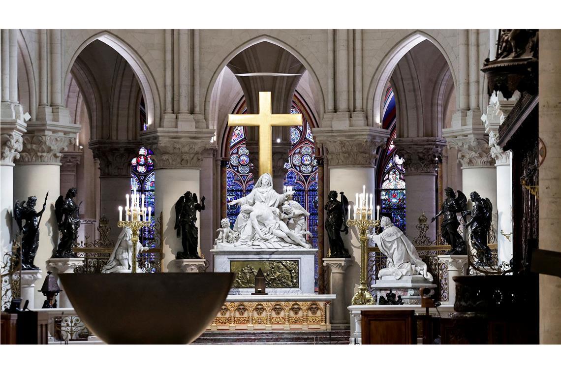 Macron besichtigt Baustelle - Erste Einblicke in Notre-Dame Vor und nach dem Brand