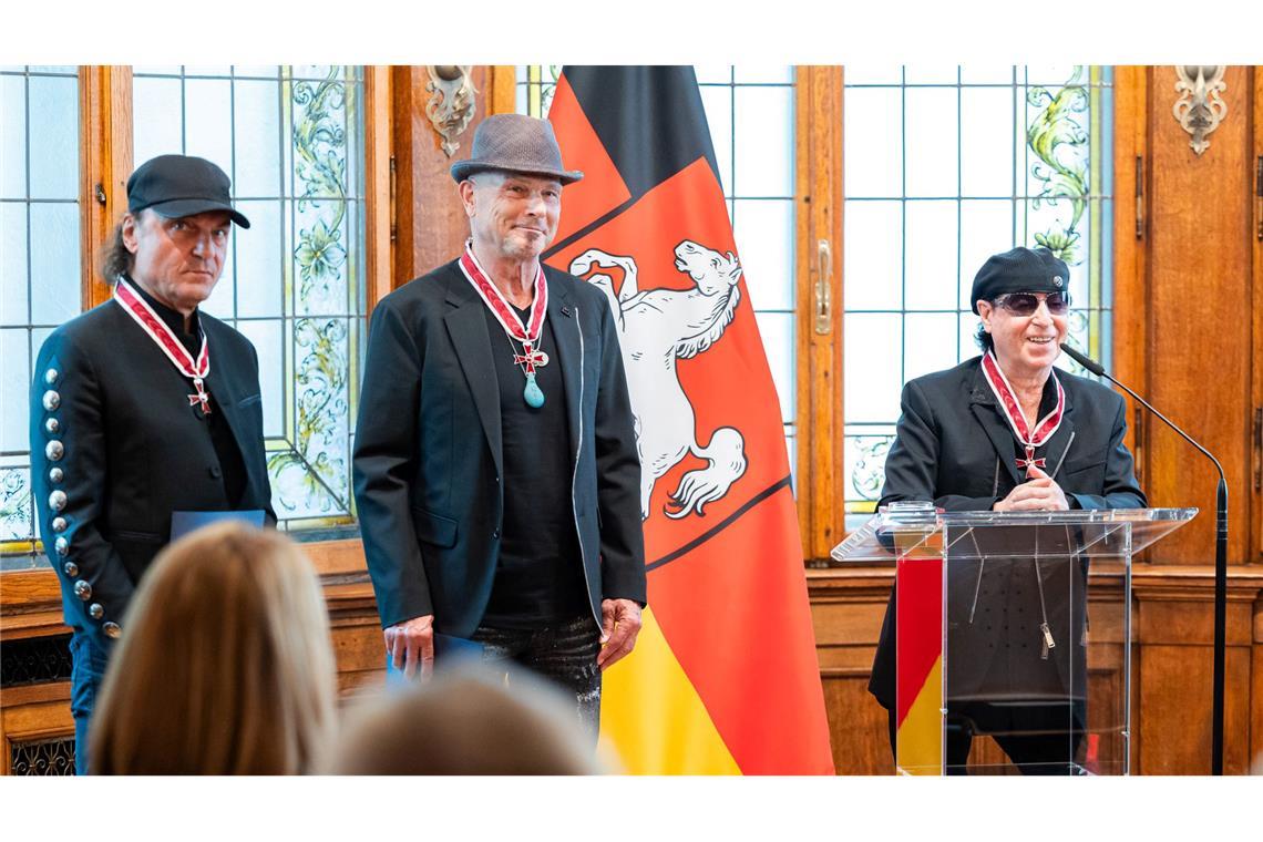 60 Jahre Scorpions: Darum sind sie solche Weltstars Vor zwei Jahren erhielten Matthias Jabs, Rudolf Schenker und Klaus Meine das Große Verdienstkreuz des Niedersächsischen Verdienstordens. (Archivbild)