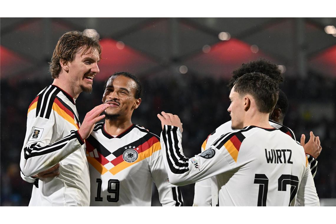 Vorbereiter Sané und Torjäger Woltemade können nach dem mühsamen Sieg in Luxemburg jubeln.