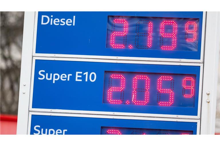 Vorerst gibt es wohl keine Entspannung an den Tankstellen.