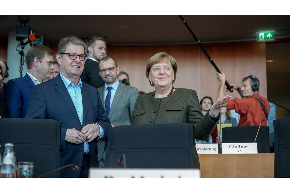 Kabul-Evakuierung: Ein Hauch von Selbstkritik bei Merkel Vorsitzender des Untersuchungsausschusses ist Ralf Stegner (SPD).