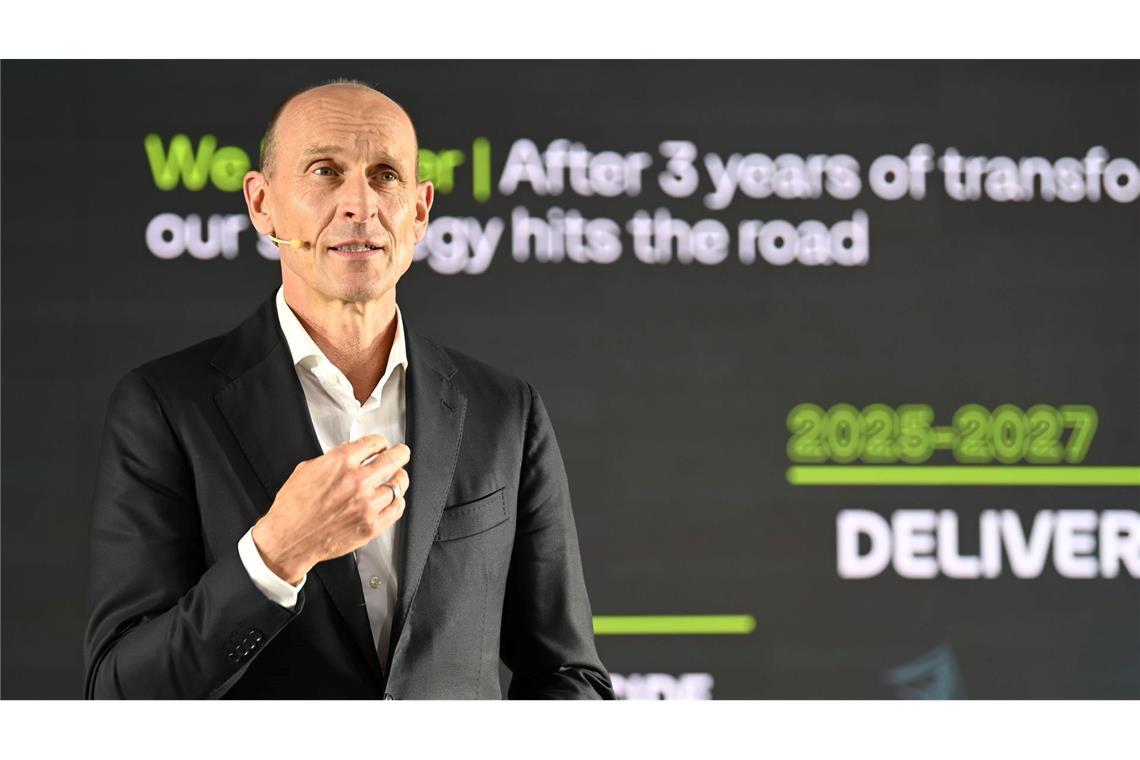 VW-China-Chef Ralf Brandstätter will in dem Land mit weniger Fabriken auskommen. (Archivbild)