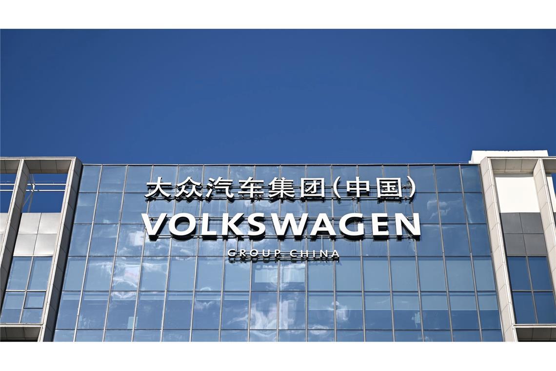 VW in China trennt sich von umstrittenem Werk in Xinjiang VW hat sein Werk in Xinjiang nach langen Verhandlungen verkauft.