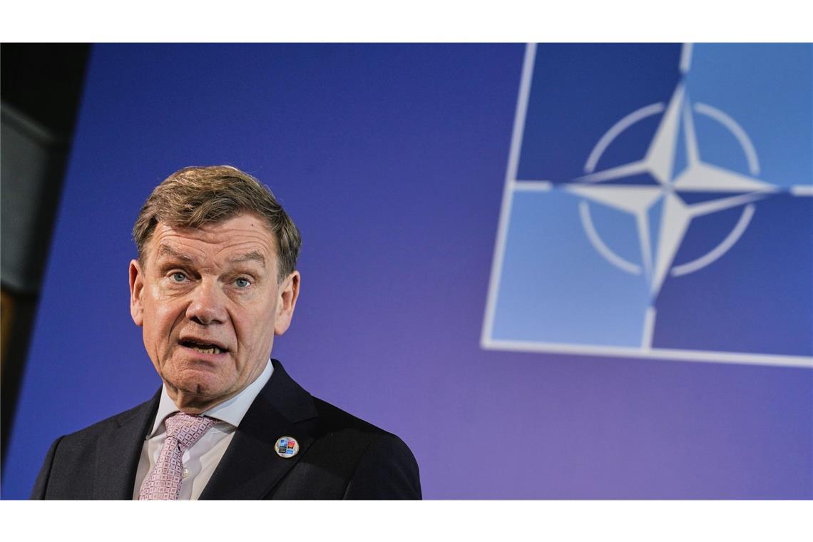 Wadephul für Trumps Fünf-Prozent-Ziel Wadephul äußerte sich beim Treffen der Nato-Außenminister in Antalya zu der Frage, wie hoch die Militärausgaben der Mitglieder sein sollten.