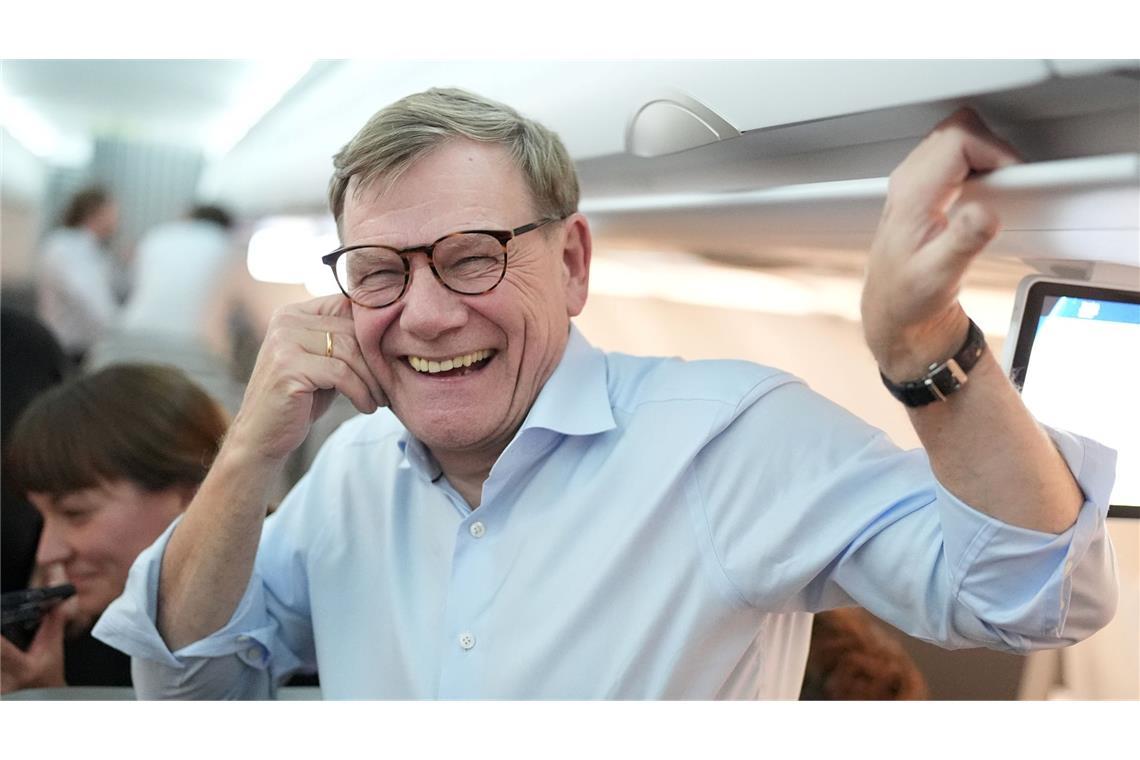 Bilder des Tages Wadephul lacht auf dem Rückflug – Abschluss seiner Nahostreise in Israel