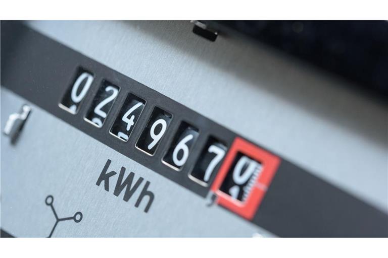 Während der sonnenarmen Zeit sind die Strompreise im Großhandel Ende 2024 kurzzeitig auf mehr als 900 Euro pro Megawattstunde gestiegen (Symbolfoto).