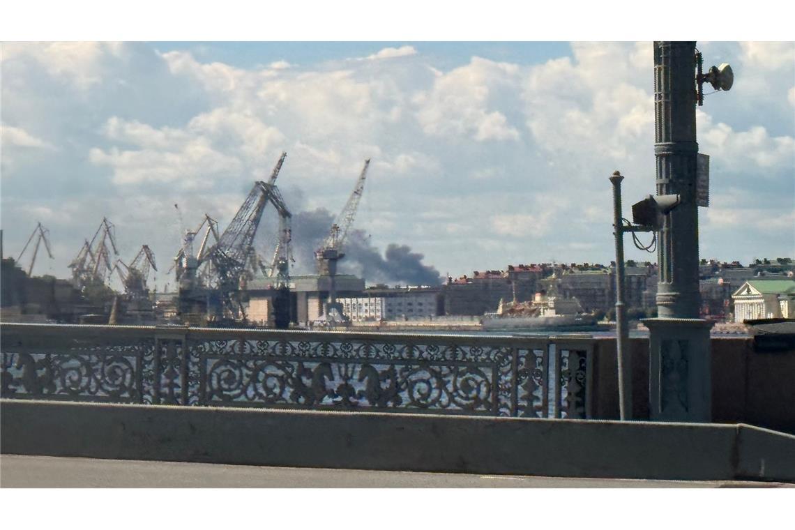 Während des Wirtschaftsforums in St. Petersburg brannte schon am Mittwoch eine Ölraffinerie nach einem ukrainischen Drohnenangriff. (Archivbild)