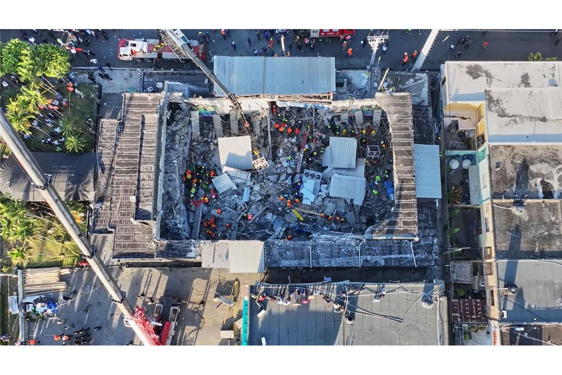 Viele Tote bei Unglück in Disco in Dominikanischer Republik Während eines Merengue-Konzerts stürzte das Dach der Diskothek auf die Feiernden.