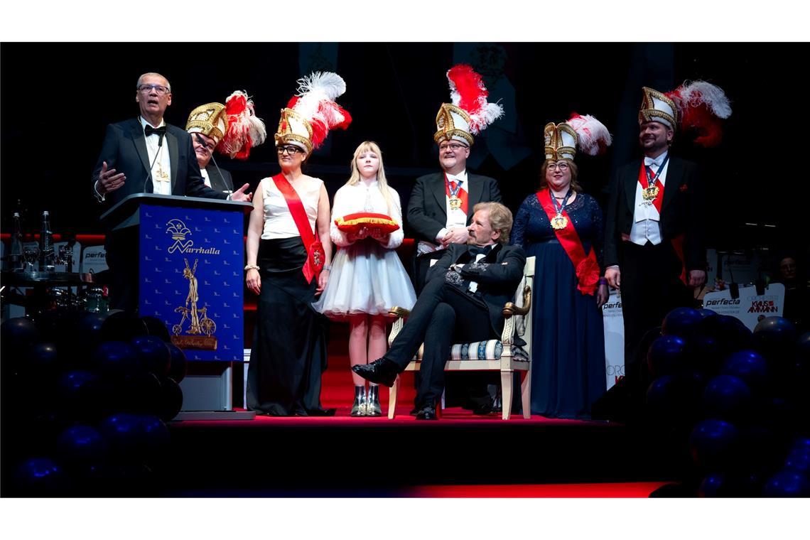 Karl-Valentin-Orden für Günther Jauch Während Jauch sich bedankte, nahm Gottschalk auf dem Ordensträger-Sessel Platz. Er selbst hat ihn 2001 bekommen.