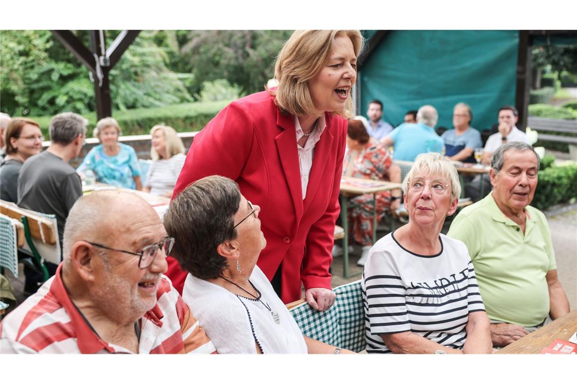 Wahlkampf im Kleingarten.