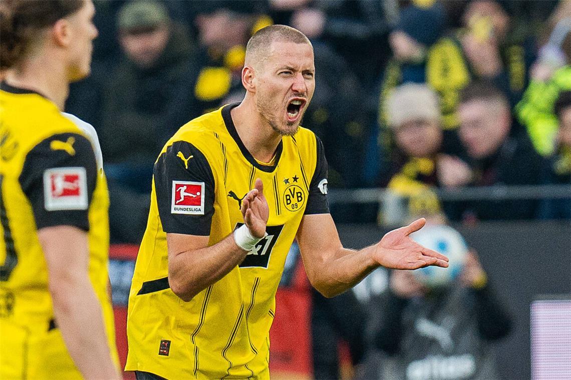 Bitterer Tag für Waldemar Anton Waldemar Anton hängt mit dem BVB im Tabellenmittelfeld der Bundesliga fest.