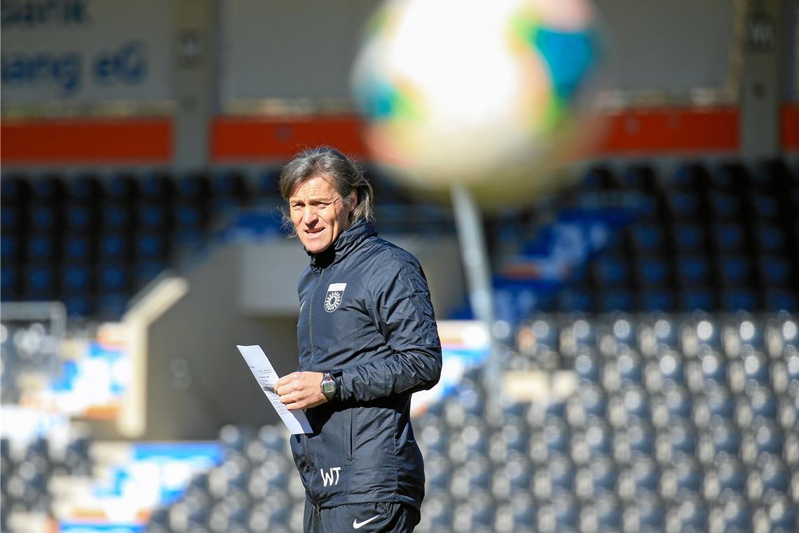 Walter Thomae sieht als Großaspachs Trainer keine Zukunft mehr. Er trat gestern zurück. Foto: A. Becher