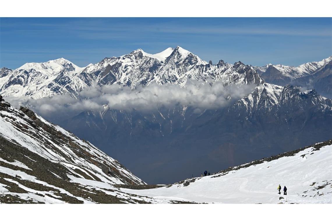 Wanderer gehen am Thorong La Pass in der Annapurna-Region. (Symbolbild)