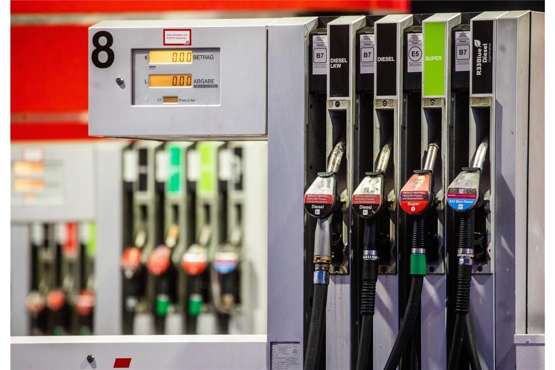 Wann sinken die Spritpreise an den Tankstellen wieder?