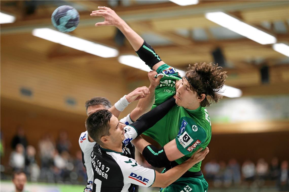 Der HC Oppenweiler/Backnang macht schon vor der Pause alles klar War vom Gegner kaum in den Griff zu bekommen: Marc Godon (beim Wurf), der sechsmal ins Baden-Badener Tor traf. Foto: Alexander Becher