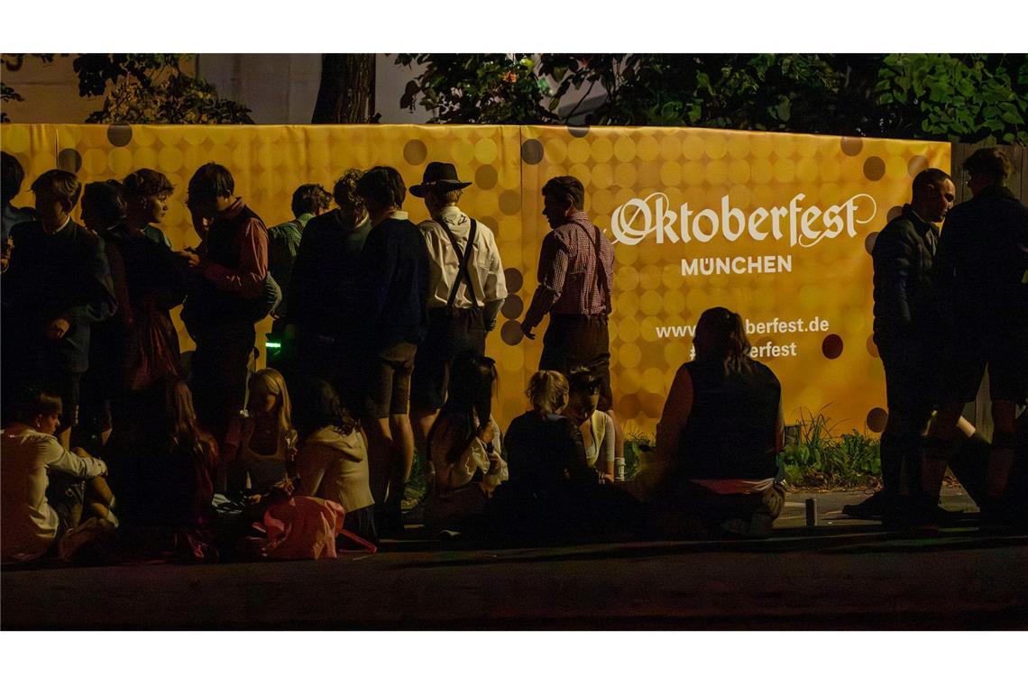 Bilder des Tages Warten auf den Start des Oktoberfestes