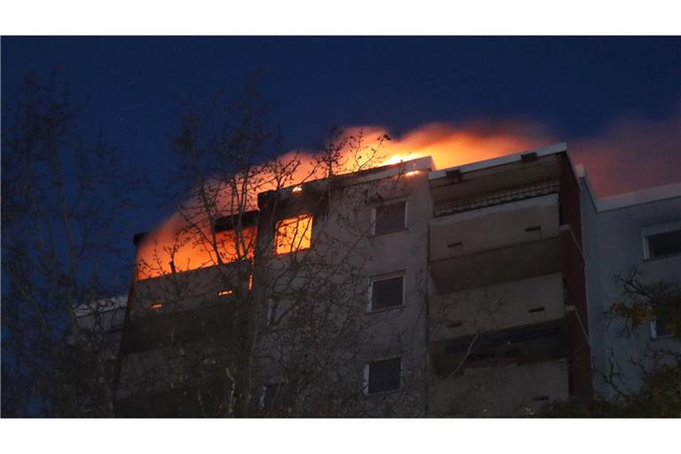 Warum der Brand ausbrach, war zunächst nicht klar.