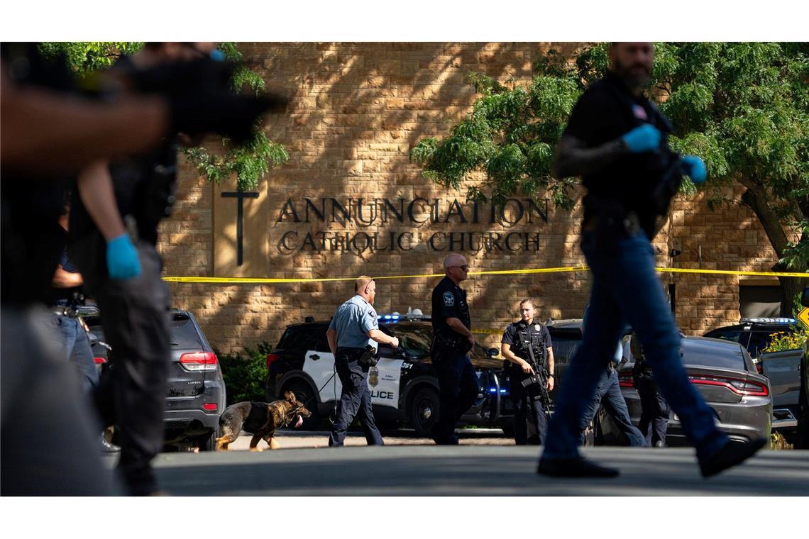 US-Staatsanwalt: Tatverdächtige Person voll geballtem Hass Warum hat sich der Schütze die katholische Schule in der Großstadt Minneapolis in der ersten Woche nach den Sommerferien ausgesucht?