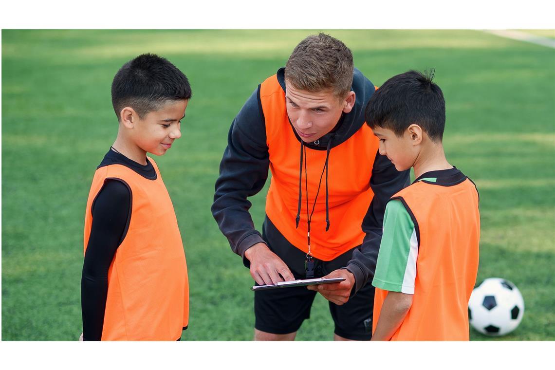 Natürliche Autorität – und wie man sie erlangt Warum nehmen diese Jungs ihren Fußballtrainer als Autorität wahr?