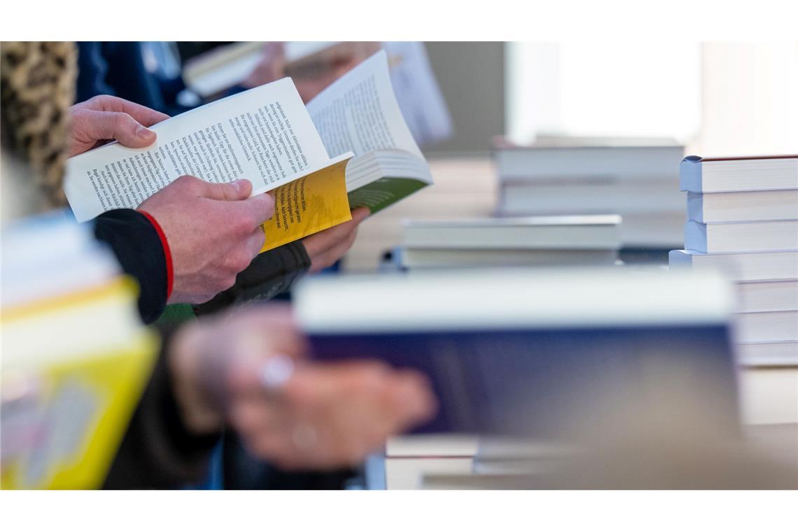 Media Control will mit KI Buchverkäufe besser vorhersagen Was ein Bestseller wird, soll bald eine KI vorhersagen. (Archivbild)