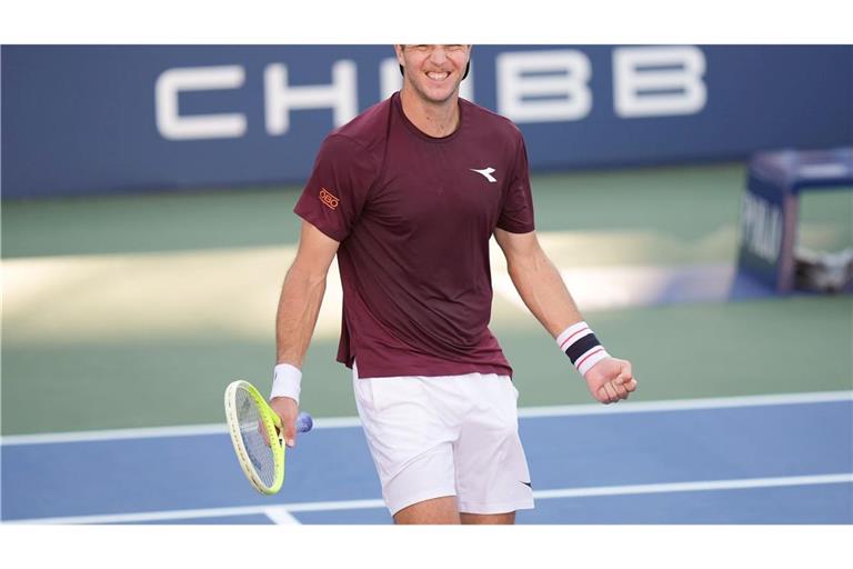 Was für eine Überraschung: Jan-Lennard Struff freut sich über seinen Achtelfinaleinzug.