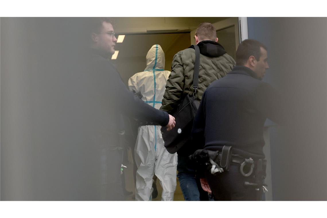 Messerangriff in Aschaffenburg: Verdächtiger in Psychiatrie Was genau geschah, müssen nun die Ermittlungen zeigen.